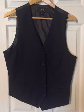 H&M black classic men’s vest